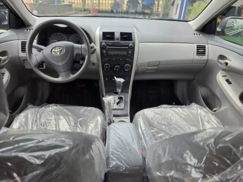 TOYOTA Corolla   - 2010