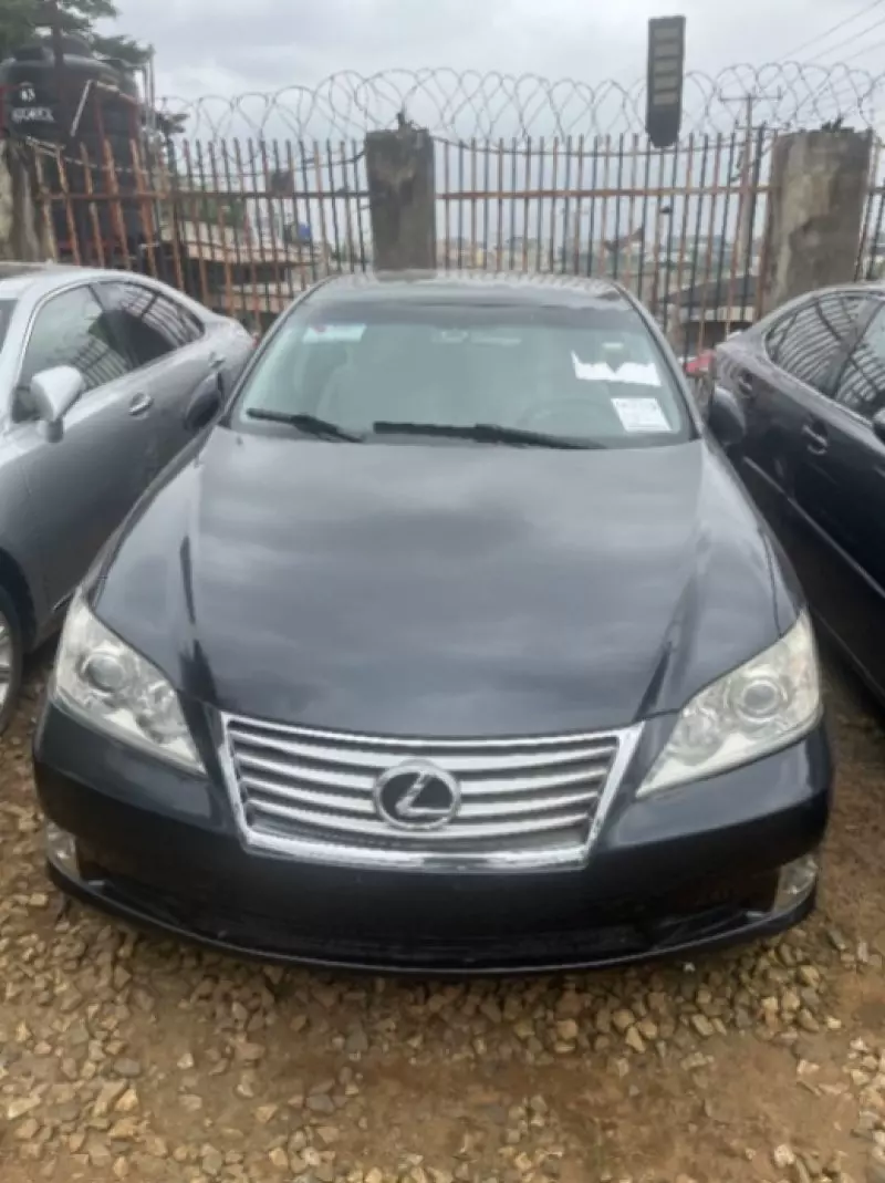 Lexus ES   - 2010