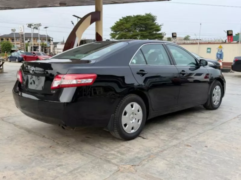 Toyota Camry   - 2011