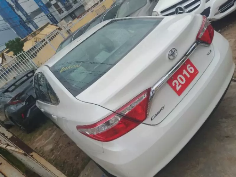 Toyota Camry   - 2016