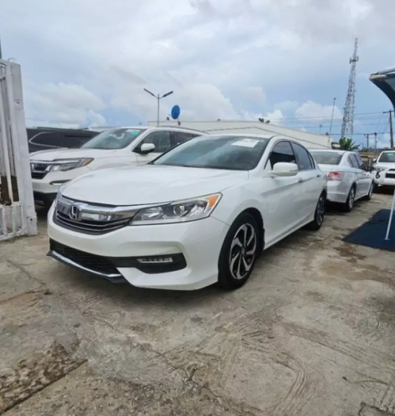 Honda Accord   - 2017