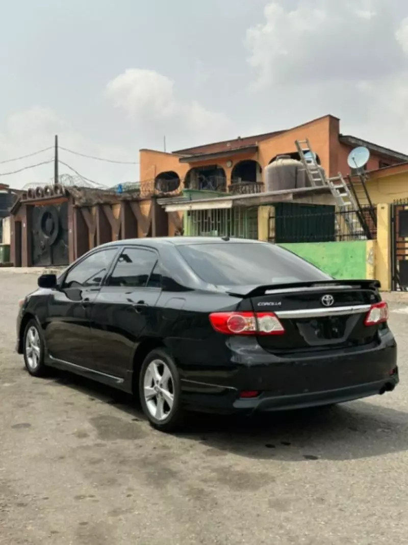 Toyota Corolla   - 2011
