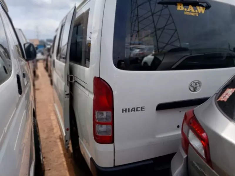 Toyota Hiace   - 2012