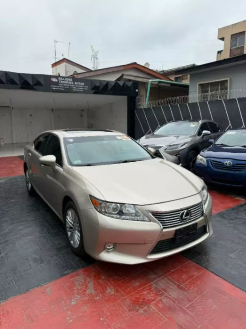 Lexus ES   - 2014