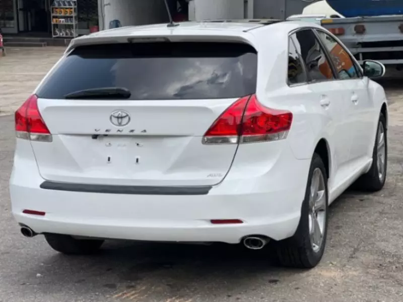 Toyota Venza   - 2012