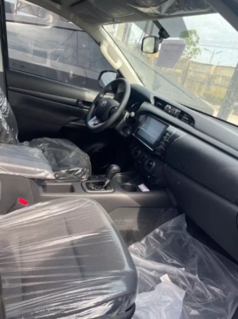 Toyota Hilux   - 2025