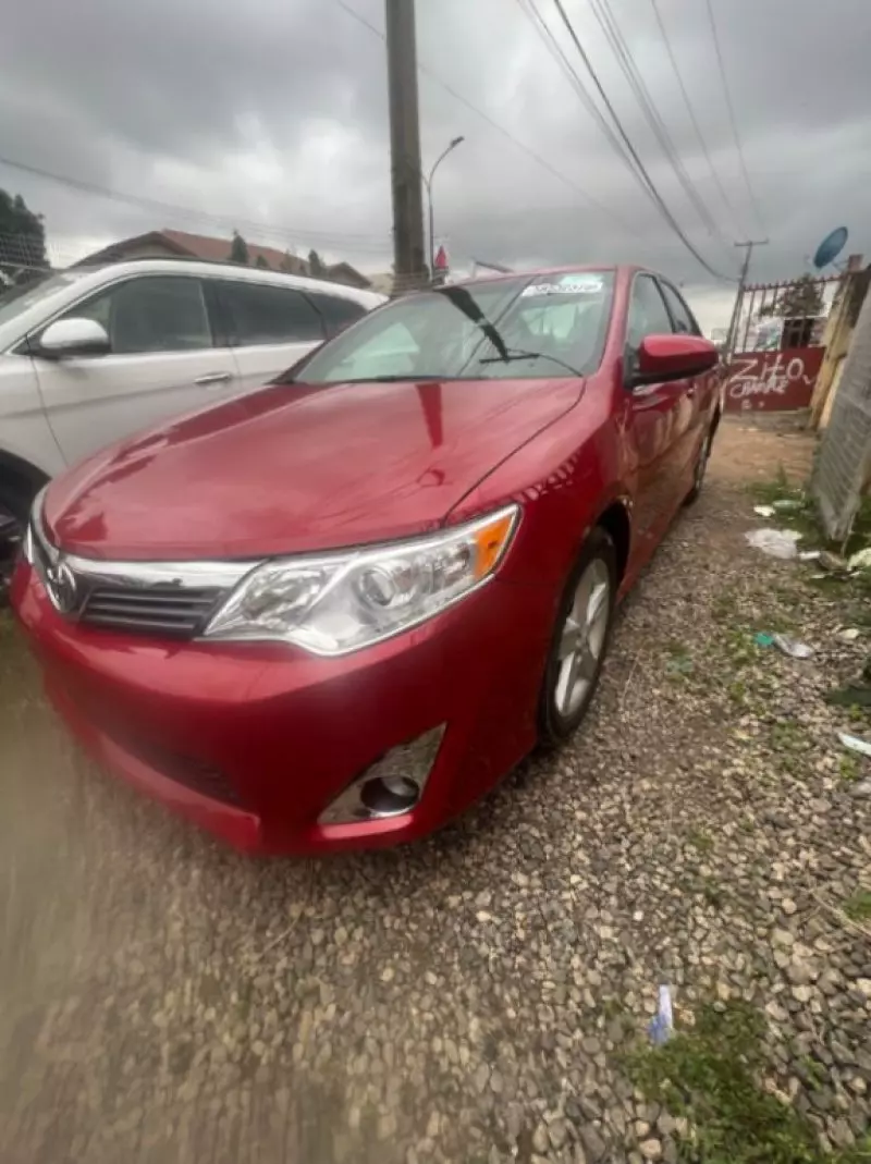 Toyota Camry   - 2014