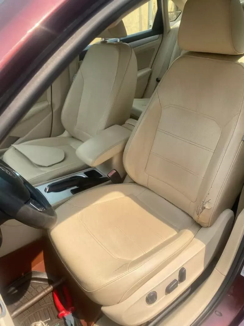 Volkswagen Passat   - 2013