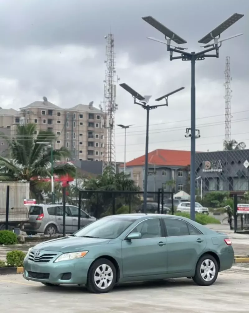TOYOTA Camry   - 2010