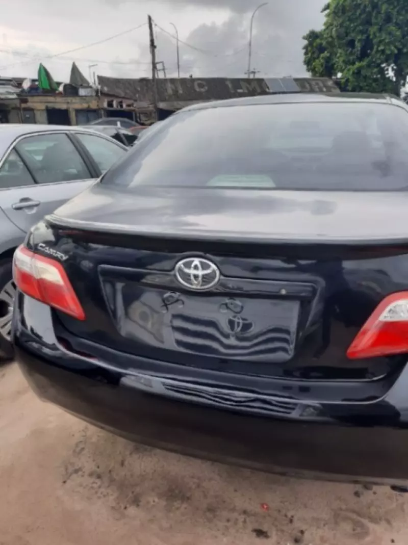 Toyota Camry   - 2009