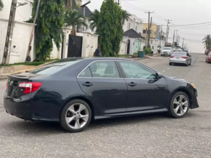 TOYOTA Camry   - 2012