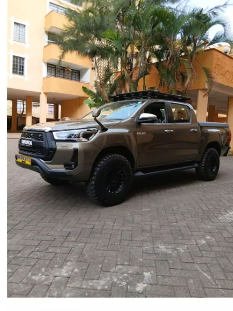Toyota Hilux   - 2022
