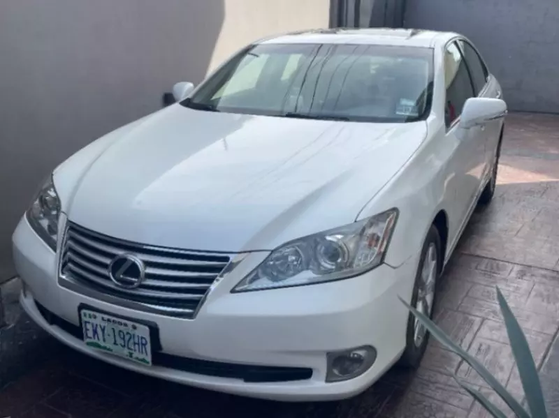 Lexus ES   - 2011