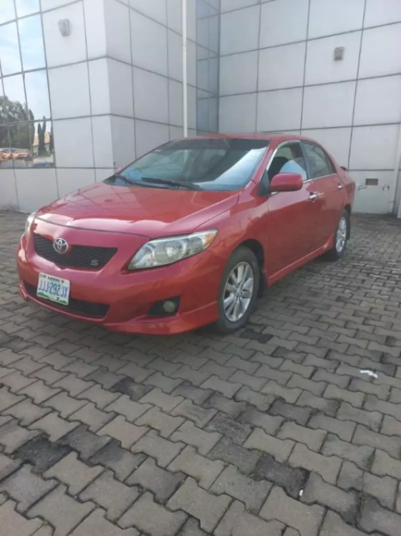 Toyota Corolla   - 2010