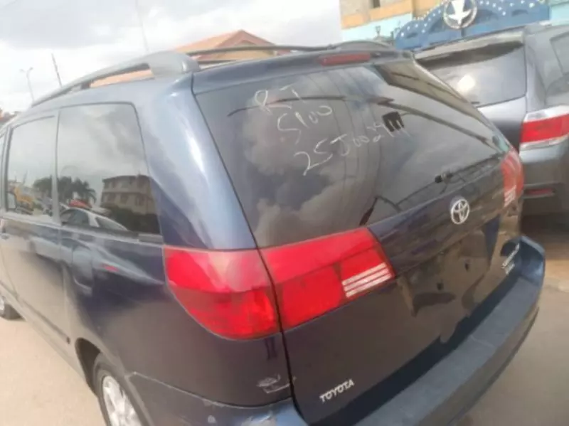 Toyota Sienna   - 2005