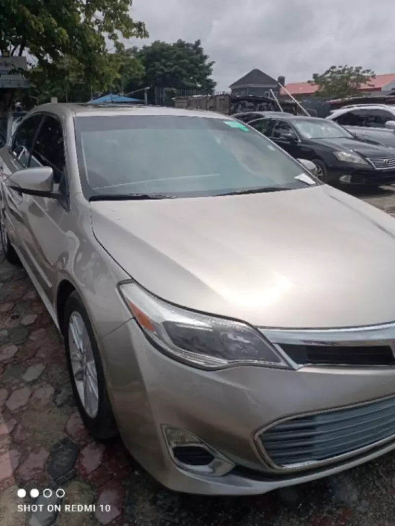 Toyota Avalon   - 2015