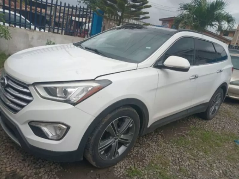 Hyundai Santa Fe   - 2015