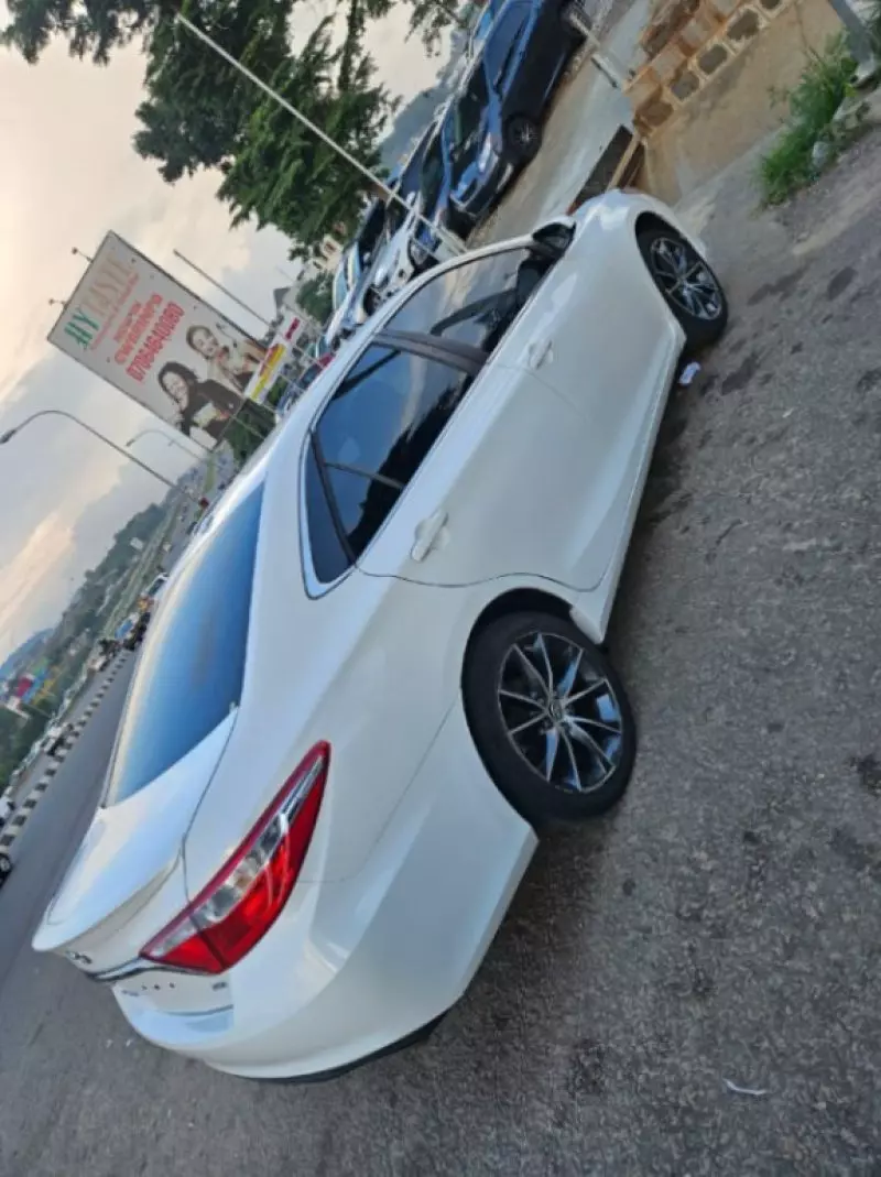 Toyota camry   - 2016