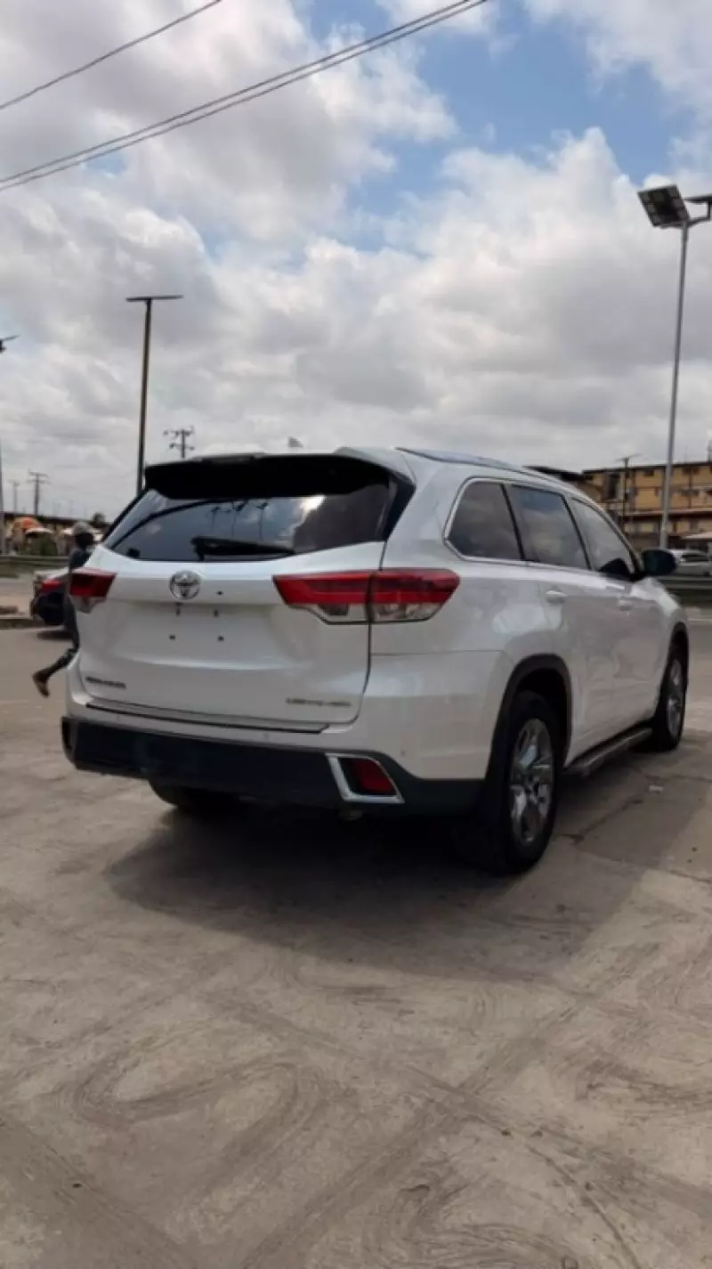 TOYOTA Highlander   - 2017