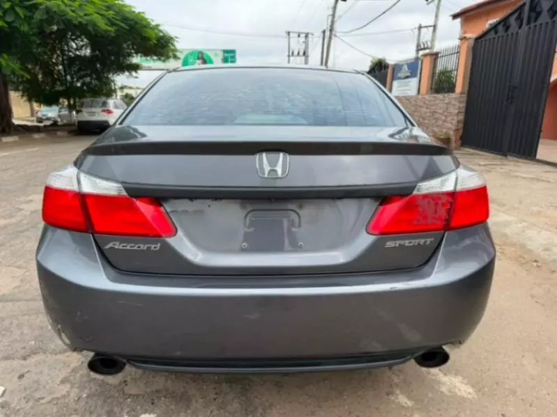 Honda Accord   - 2011
