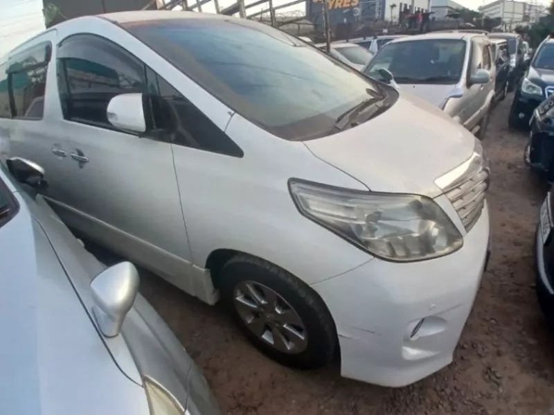 Toyota Alphard   - 2010