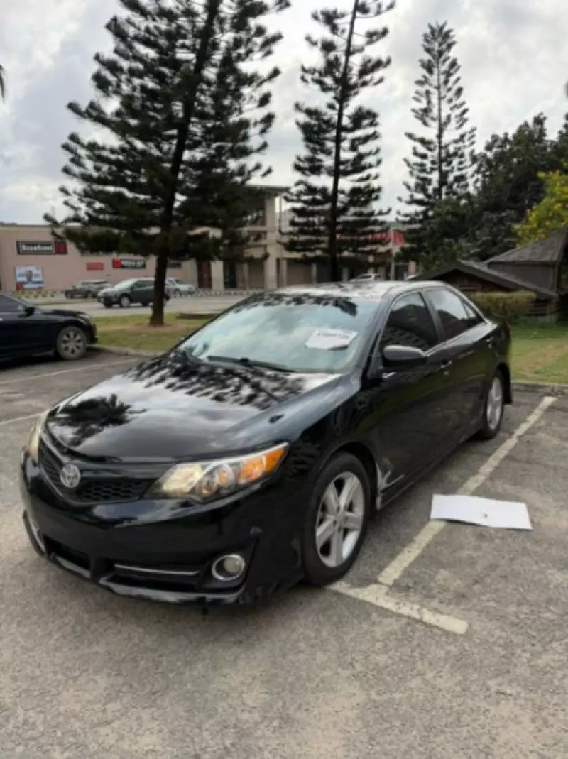 Toyota Camry - 2012