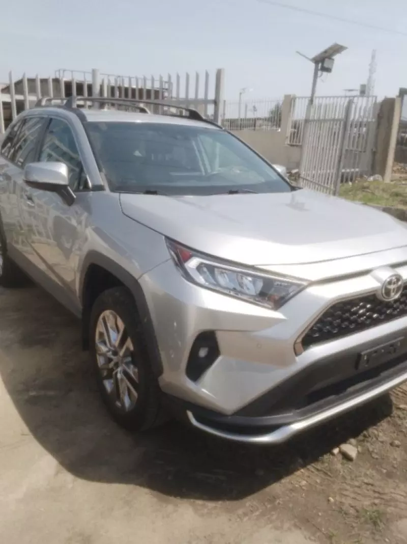 Toyota RAV 4   - 2019