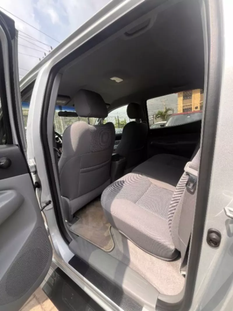 Toyota Tacoma   - 2005