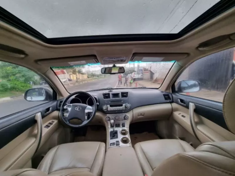 Toyota Highlander   - 2012