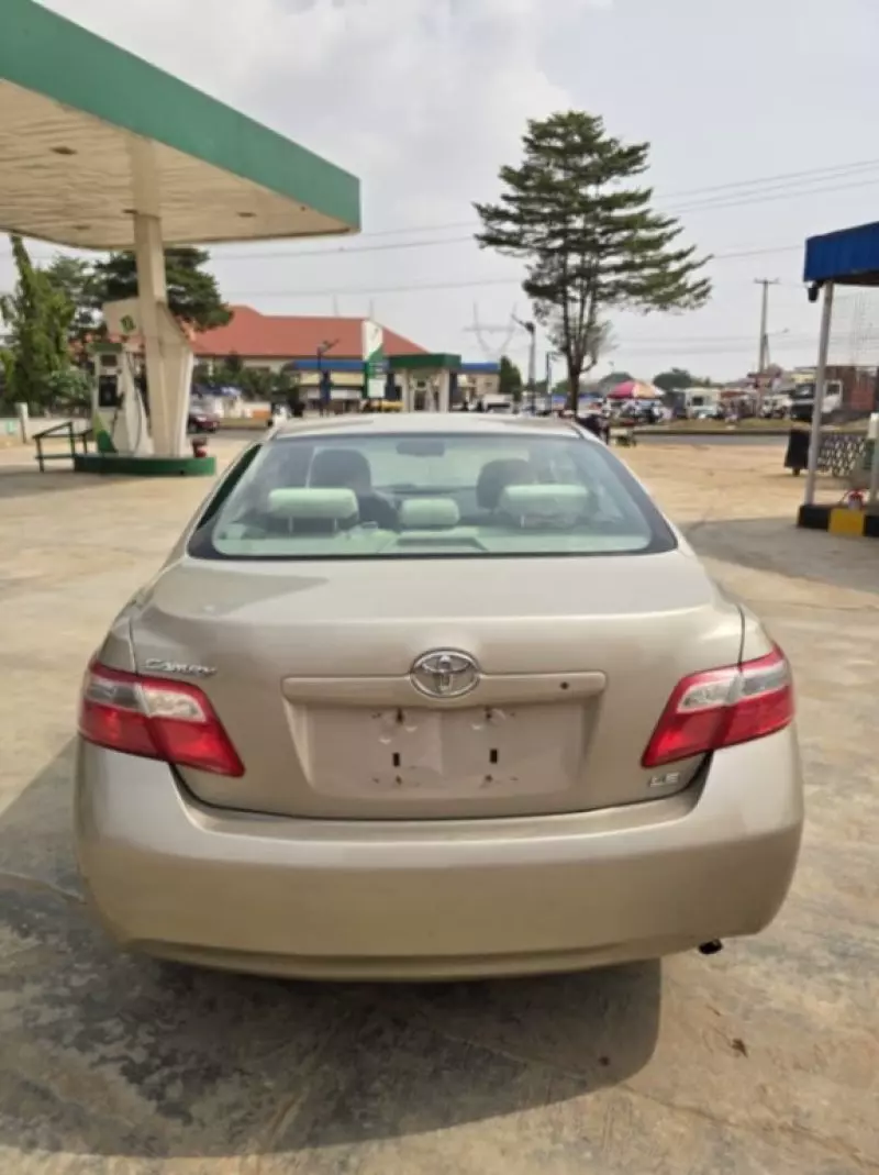 Toyota Camry   - 2009