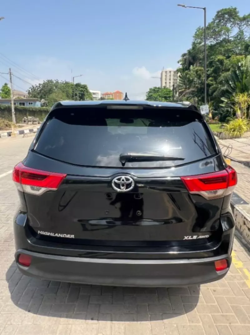Toyota Highlander   - 2016