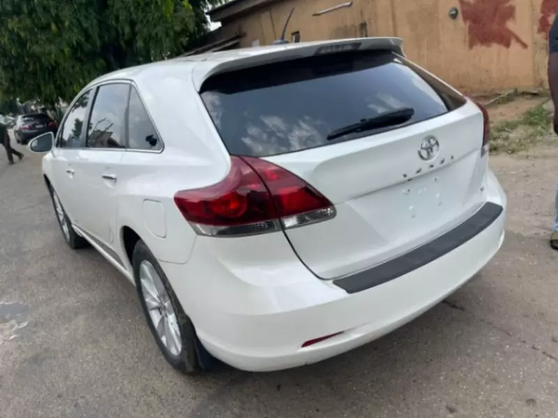 Toyota Venza   - 2013