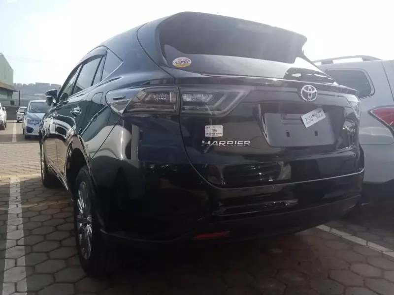 Toyota Harrier   - 2017