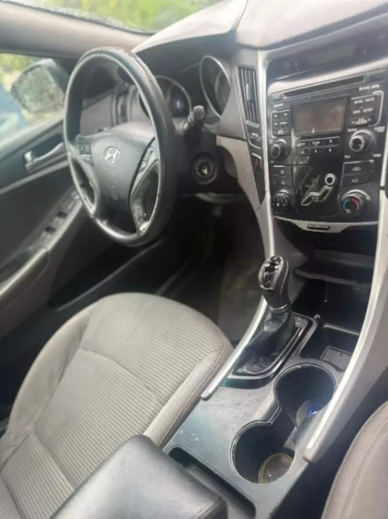 Hyundai Sonata   - 2011