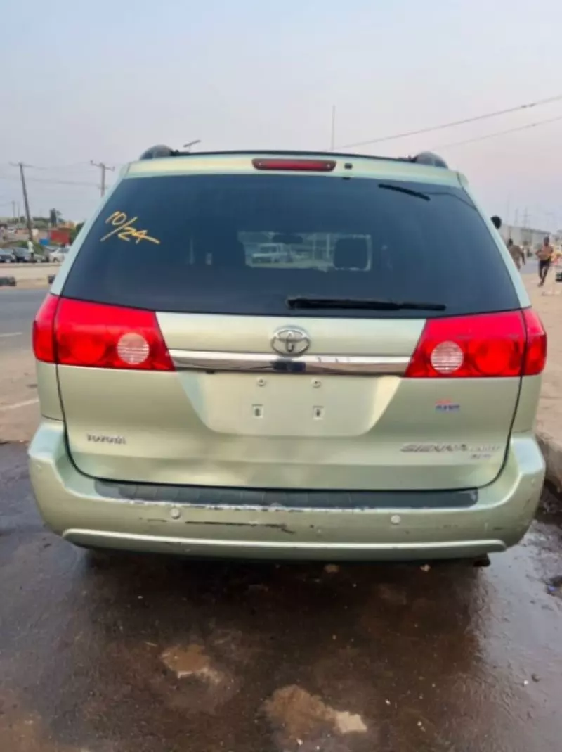 Toyota Sienna   - 2008
