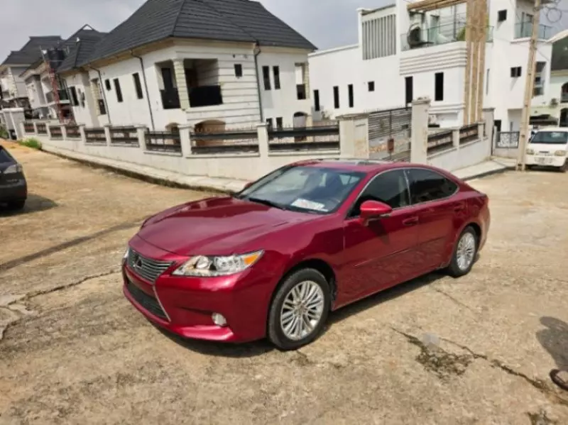 Lexus ES   - 2014