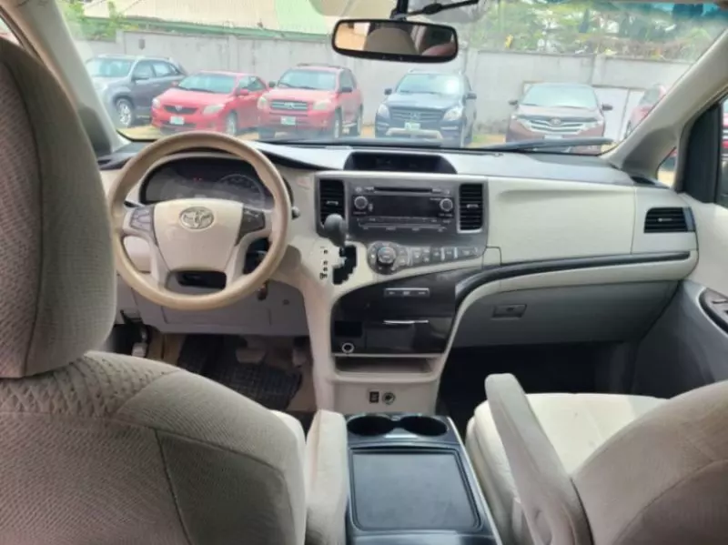 Toyota Sienna   - 2013