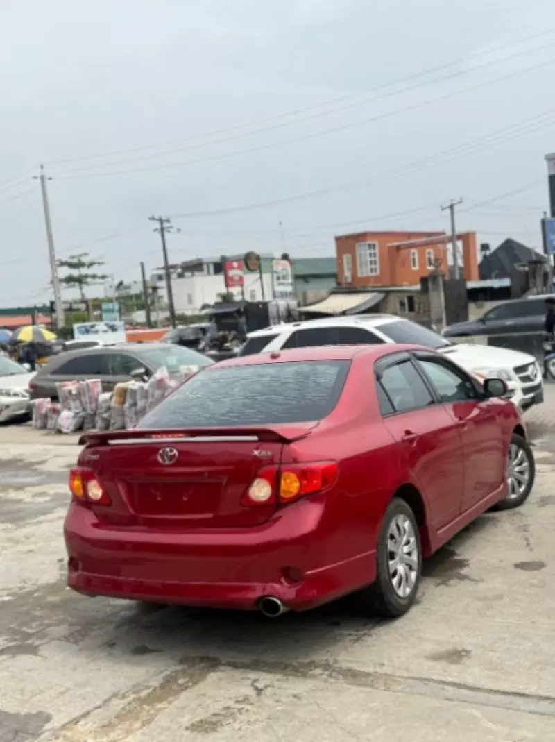 Toyota Corolla   - 2009