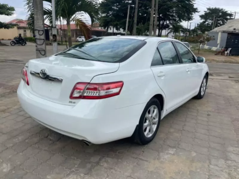 TOYOTA Camry   - 2010