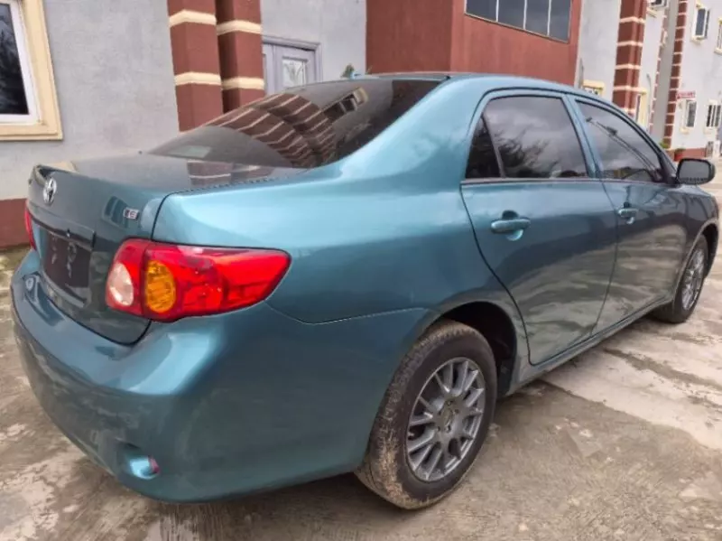 TOYOTA Corolla   - 2010