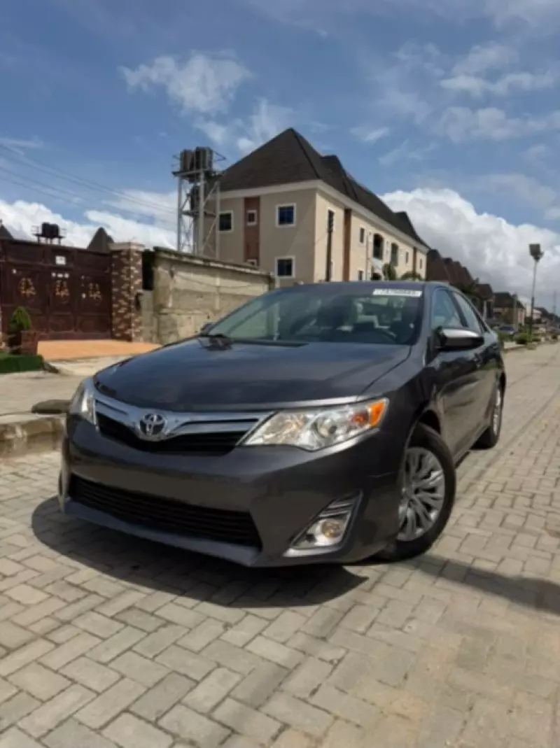 TOYOTA Camry - 2012