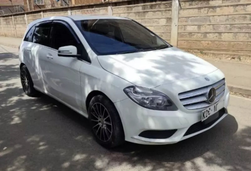 Mercedes-Benz B 180   - 2014