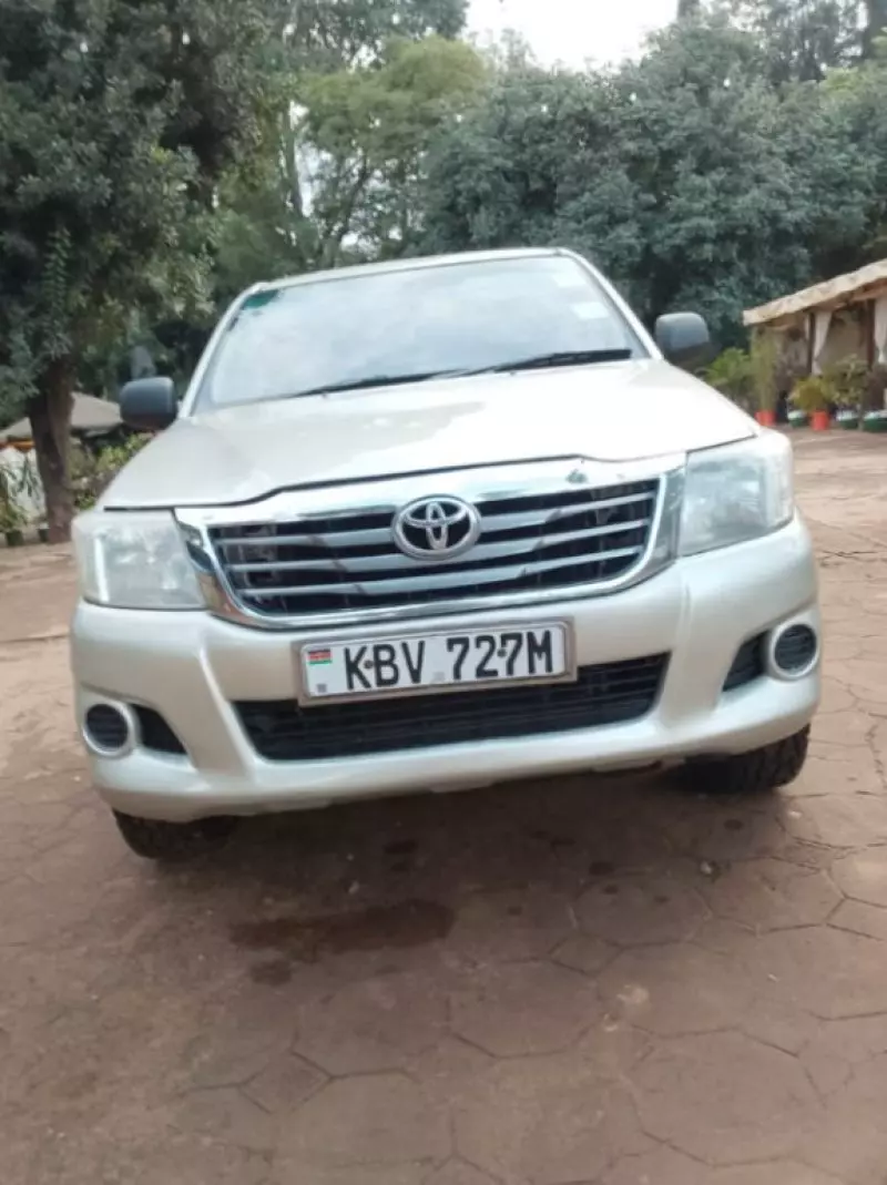 TOYOTA Hilux   - 2013