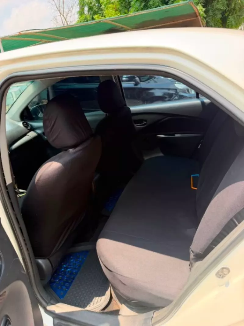 TOYOTA Yaris   - 2010