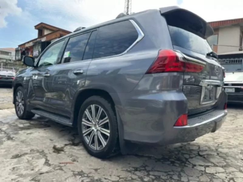 Lexus LX 570   - 2017