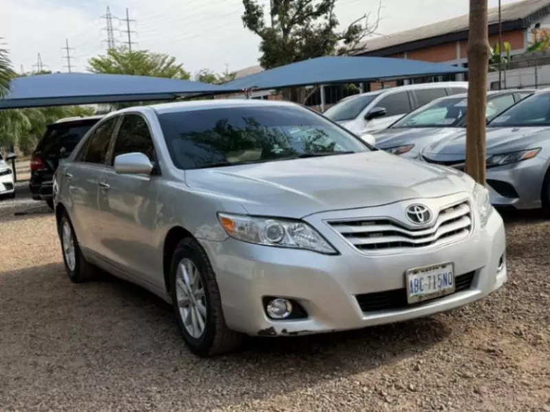 Toyota Camry   - 2011