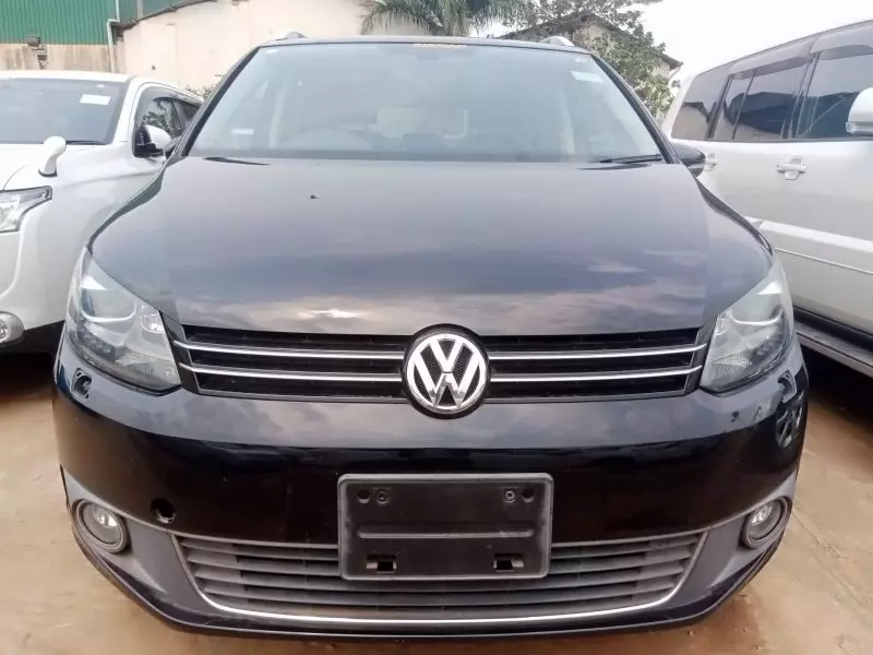 Volkswagen Touran   - 2012