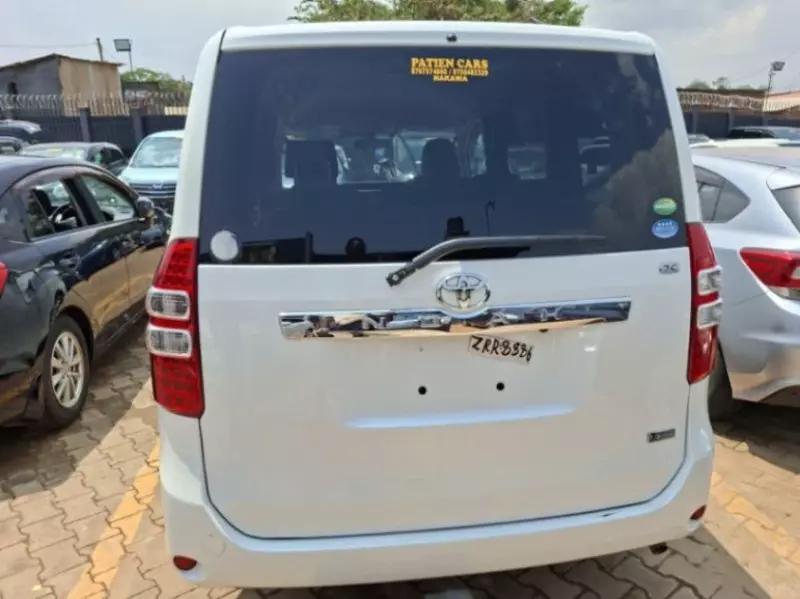 TOYOTA Noah   - 2013