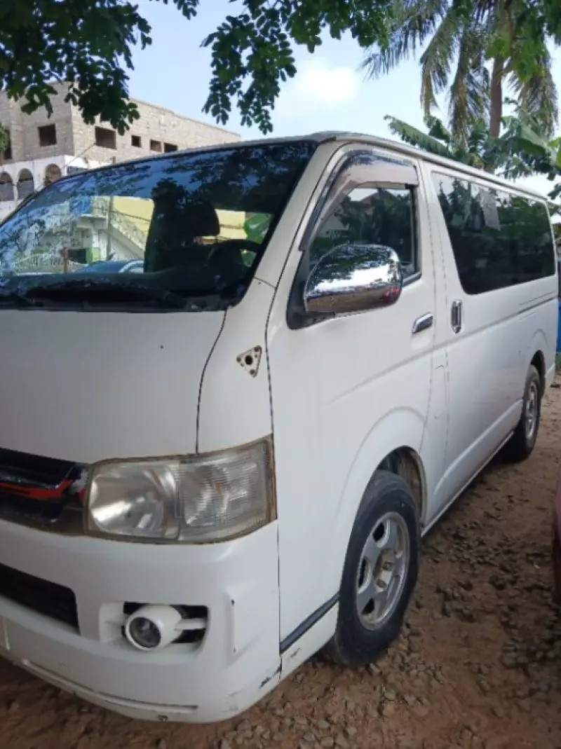 TOYOTA Hiace   - 2010