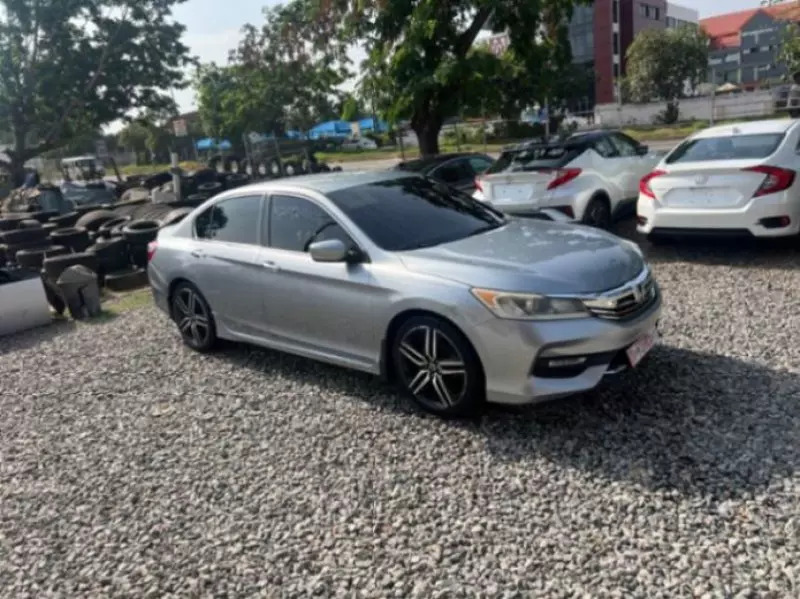 Honda Accord   - 2017